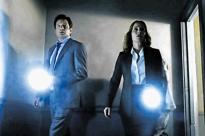 David Duchovny in Gillian Anderson kot strokovnjaka FBI  za paranormalno Fox Mulder in Dana Scully 
