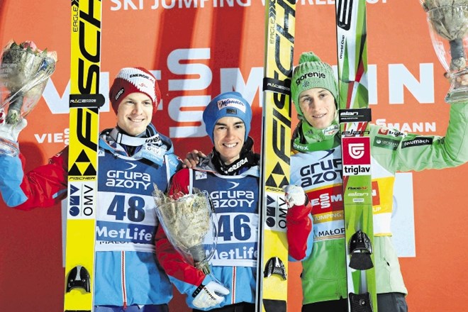 Petra Prevca (desno) sta premagala Avstrijca Stefan Kraft (v sredini) in Michael Hayböck. 