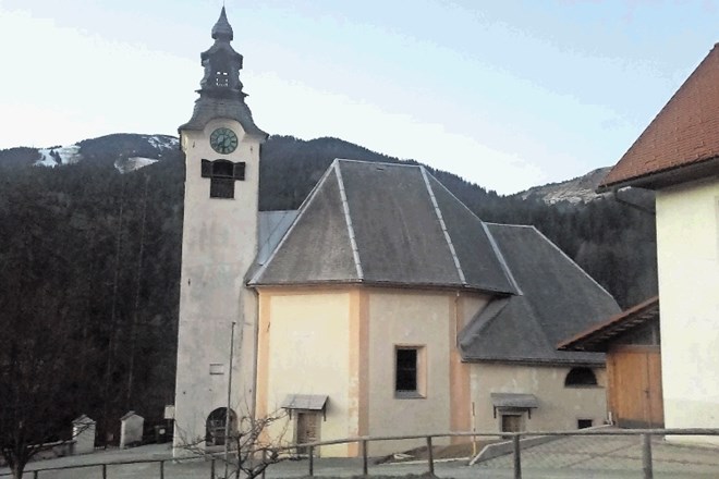 V Planini sta pokukala v cerkev Svetega križa, vendar je bila tudi ta zaprta. 