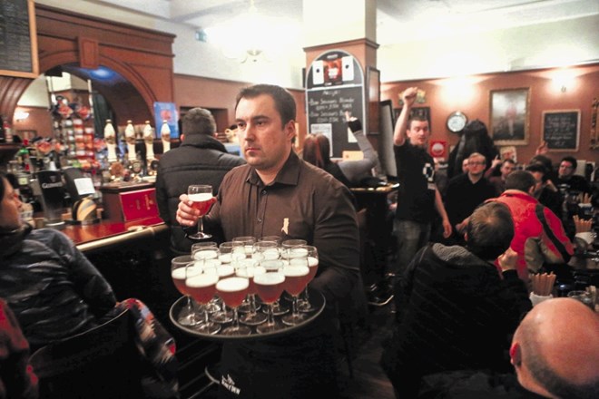 V Sir William's pubu je na voljo impozantnih 170 različnih vrst piva z vsega sveta.  