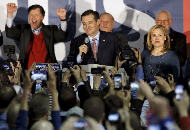 Ted Cruz je v Iowi včeraj razglasil zmago med republikanskimi kandidati. (Foto: Reuters) 