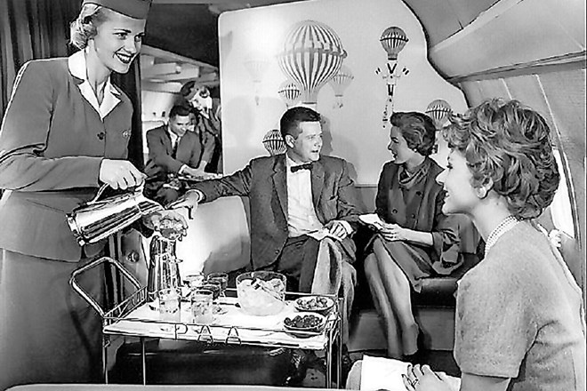 Portret prvega razreda potniškega letala: če sedite čisto spredaj, imate poseben status