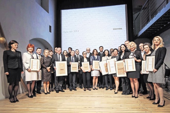 Predstavniki vseh podjetij, ki so bila finalisti izbora Zlata nit 2014, skupaj s Suzano Rankov, tedanjo odgovorno urednico...