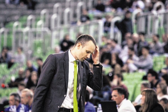Trener košarkarjev Olimpije Gašper Potočnik se je v zadnjih dneh večkrat lahko le nemočno prijel za glavo.