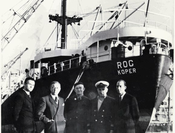 Parna ladja Rog je v reško luko prvič priplula konec marca 1955. Iz Filadelfije je pripeljala 9200 ton pšenice. V Piranu se...
