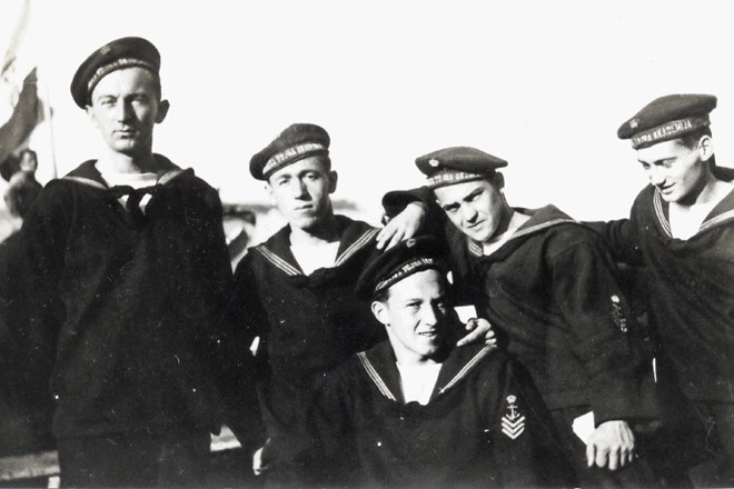 Sergej Mašera (v sredini), eden od tvorcev slovenske pomorske identitete, se je šolal na Kraljevi pomorski vojni akademiji v...