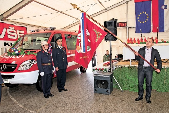 Prevzem novega gasilskega vozila in prapora leta 2010