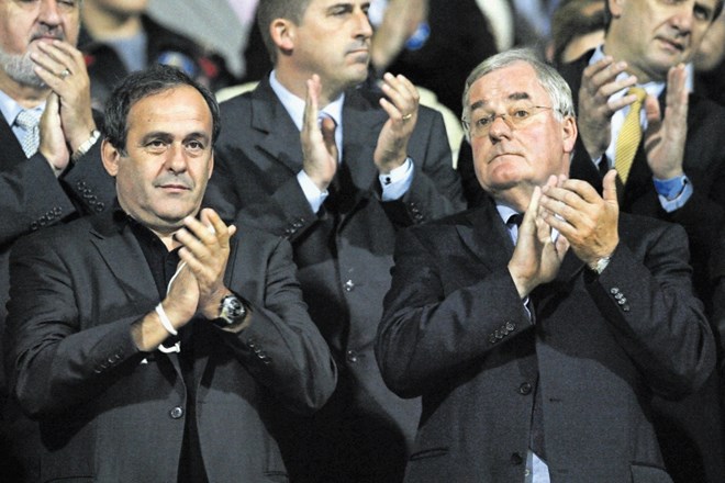 Rudi Zavrl (desno) je na tekmah v Sloveniji pogosto gostil predsednika Uefe Michela Platinja, s katerim sta stkala...