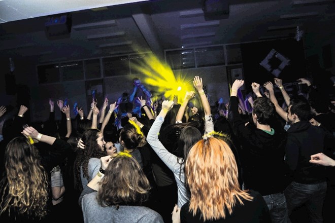 Po koncu prve konference januarja letos so dijaki Press skupine organizirali šolsko zabavo z naslovom Maister party za kar...