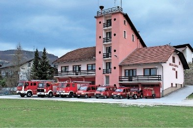 Gasilski dom PGD Stična s sodobnim voznim parkom