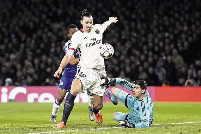 Največ zaslug za napredovanje PSG ima Zlatan Ibrahimović (v beli majici), ki je proti Chelsea asistiral za 1:0 in dosegel gol...