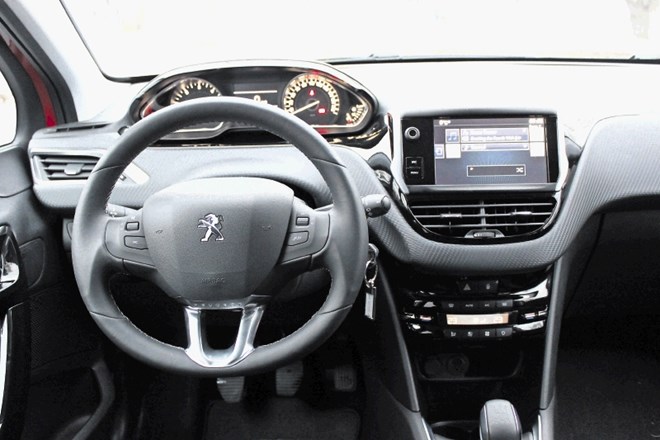 Peugeot 208: Z enim prstom