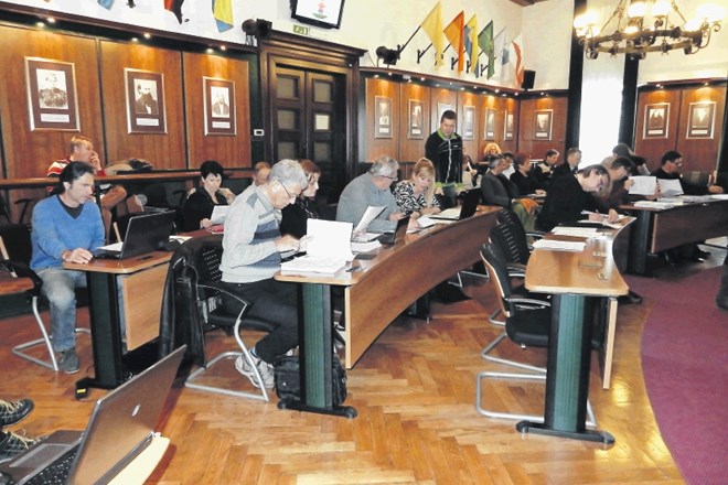 Radovljiški občinski svetniki so na koncu vendarle potrdili trojico novih nadzornikov Komunale Radovljica.
