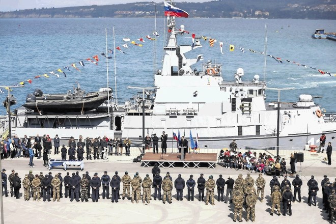 Včeraj je na koprskem potniškem terminalu potekala  slovesnost ob 23-letnici delovanja 430. mornariškega diviziona in vrnitvi...