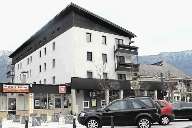 Hotel Alp v središču Bovca naj bi letos dobil novega najemnika.
