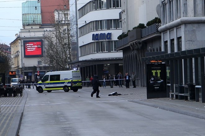 Sumljiv kovček zjutraj zaprl Slovensko cesto v Ljubljani in razburil mimoidoče