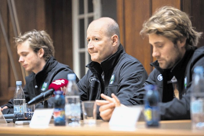Hokejska reprezentanca (z leve Žiga Jeglič, Nik Zupančič in Robert Kristan) bo v Katovicah krenila na zmago.