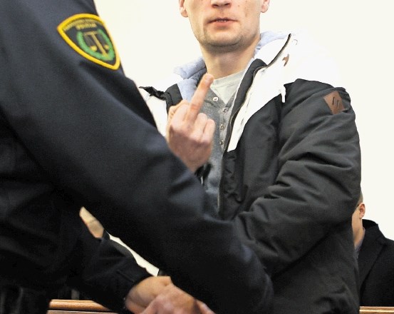 Miloš Stojanović je na sodišču pokazal dva obraza: znal je potočiti kakšno solzo, a biti tudi zelo predrzen.