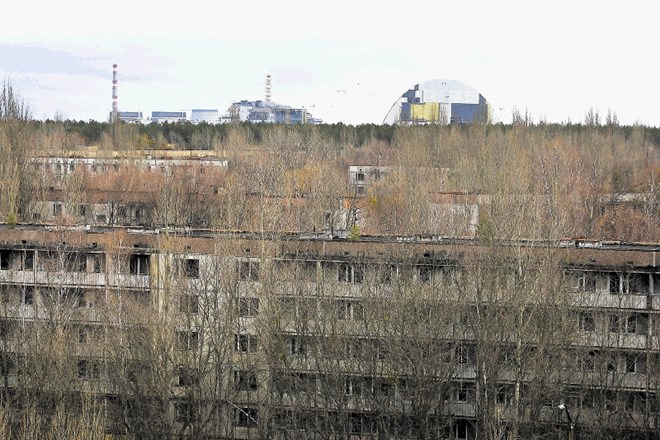 Mesto Pripjat, ki leži v neposredni bližini černobilske elektrarne, je že tri desetletja zapuščeno, saj tam bivanje zaradi...