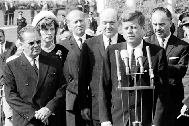 Titom med obiskom Johna F. Kennedyja 17. oktobra 1963, kjer se je tudi nekoliko považil s svojo sicer  slabo angleščino.