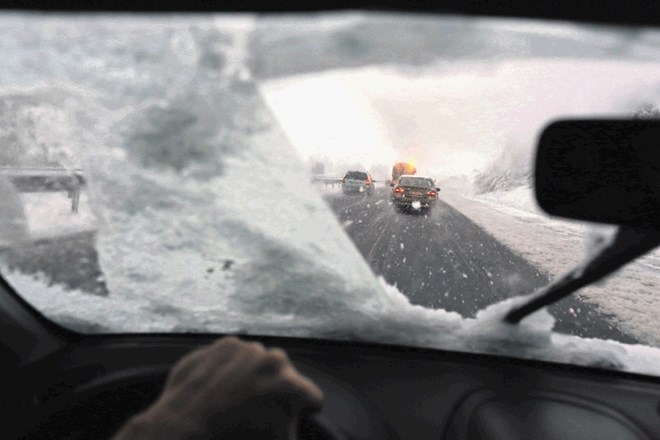 Največ težav je sneg povzročal na cestah.