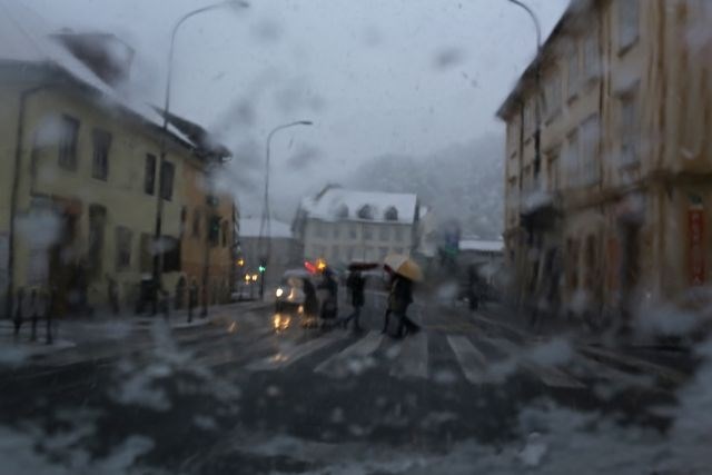 Sneg v Ljubljani 27. aprila. (Foto: Jaka Gasar)