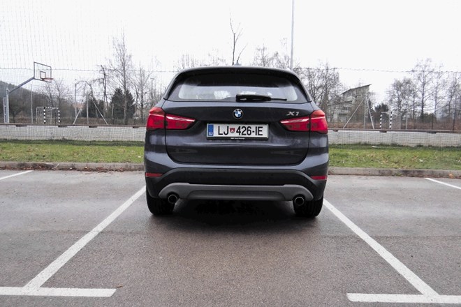 Za volanom BMW-jevega športnega terenca X1: Napredek in  napakici