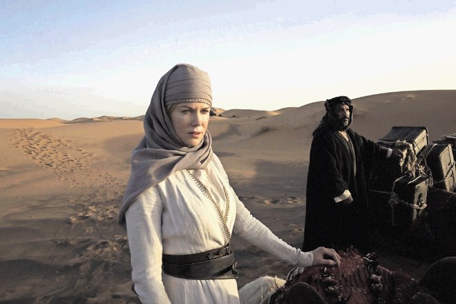 Film Puščavska kraljica pripoveduje resnično zgodbo o britanski pustolovki Gertrude Bell, ki je znana tudi kot ženska...