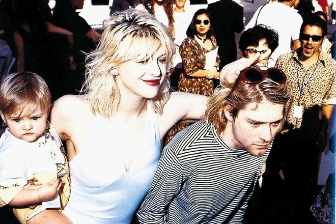 Kurta Cobaina naj bi ubila njegova soproga Courtney Love. Ker se je hotel ločiti oziroma pustiti glasbeno kariero.