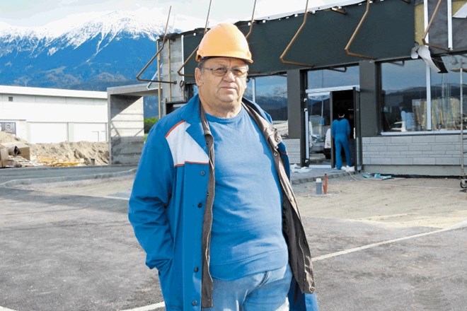 Vodja gradbišča Sead Majstorovič zagotavlja, da vsa dela v leškem McDonald'su potekajo po načrtih.