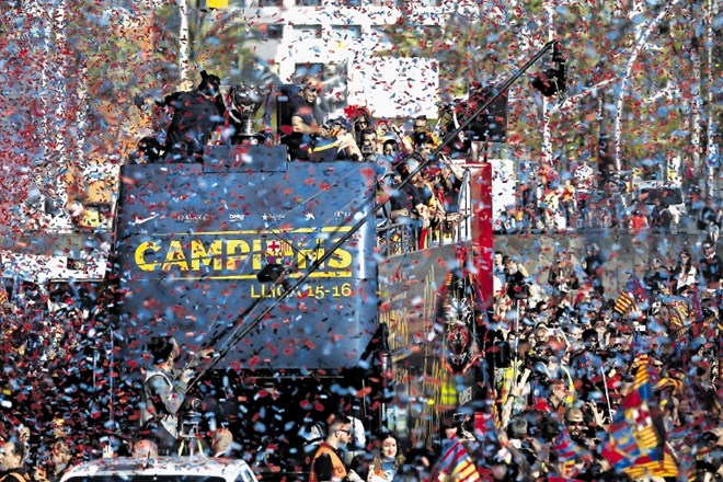 Dvourna parada po ulicah Barcelone je postala stalnica ob koncu sezone v španskem nogometnem prvenstvu.