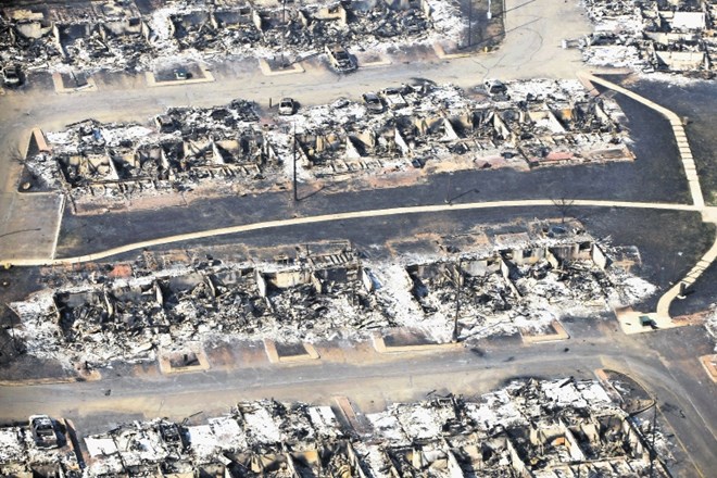 Požari v Kanadi, ki se raztezajo čez 2500 kvadratnih kilometrov, močno ovirajo proizvodnjo nafte v  provinci Alberta. Ker...
