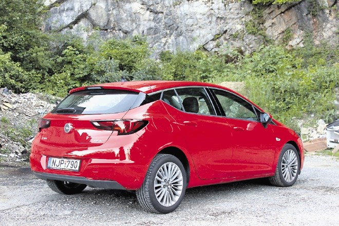 Opel astra in renault megane: Gneča pri vrhu je vedno večja