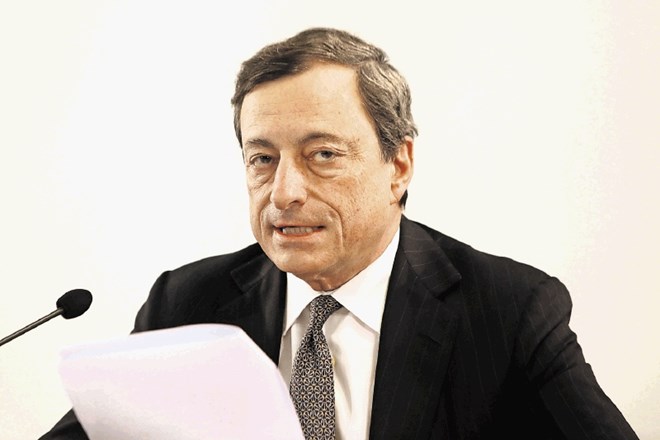Mario Draghi je že leta 2012 povedal, da je »ECB pripravljena v mejah svojega mandata storiti vse za zaščito evrskega...