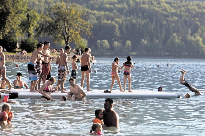 Turisti, ki na popotovanju po Sloveniji obiščejo Bohinj, jezero pogosto primerjajo s ponudbo na sosednjem Bledu. Obiskovalcem...
