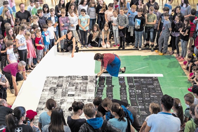 Pionirski dom: z grafiko velikanko otroci sklenili likovni festival