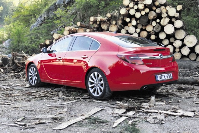 Opel insignia: Zdržala bi še nekaj let