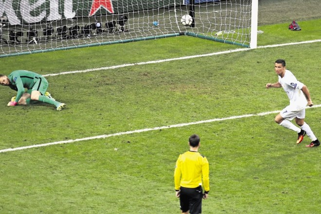 Odločilni trenutek finala se je zgodil v peti seriji enajstmetrovk, ko je Cristiano Ronaldo ukanil Jana Oblaka. Slovenski...