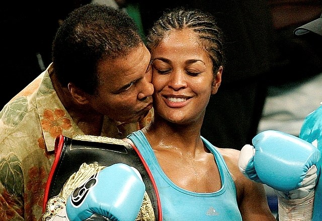 Leta 2005 s hčerjo Lailo, ki je boksarka. (Foto: Reuters)