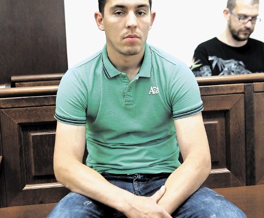 Šestindvajsetletni Ardit Ademi na včerajšnjem predobravnavnem naroku ni priznal krivde, obširnejši zagovor pa bo lahko podal...