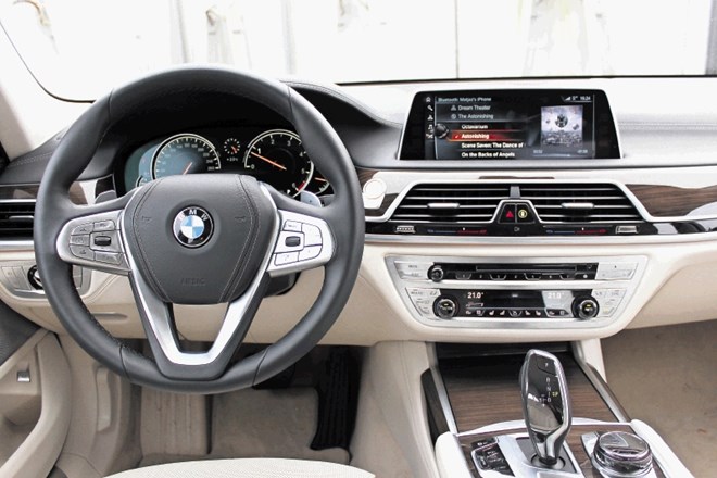 Vzporedni test BMW serije 7 in BMW serije 7L: Ko se med vožnjo spočiješ