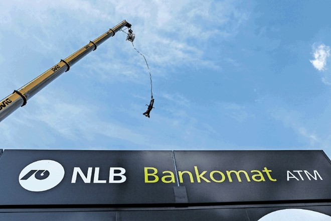 NLB je pod vodstvom vršilca dolžnosti direktorja Blaža Brodnjaka začela podjetjem zaračunavati skoraj pol odstotka zneska, da...