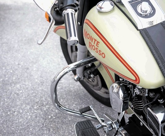 Harley Davidson: Goli v sedlu na Obali