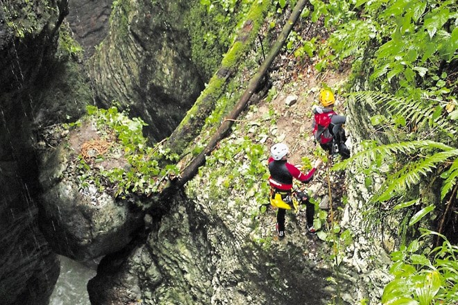 Na Bovškem in Kobariškem se je začela sezona adrenalinskih športov, z njo pa žal tudi vse več dela za gorske reševalce.