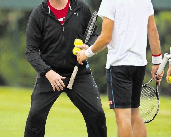 Novaku Đokoviću, branilcu naslova, z nasveti pred Wimbledonom pomaga trikratni zmagovalec Boris Becker.