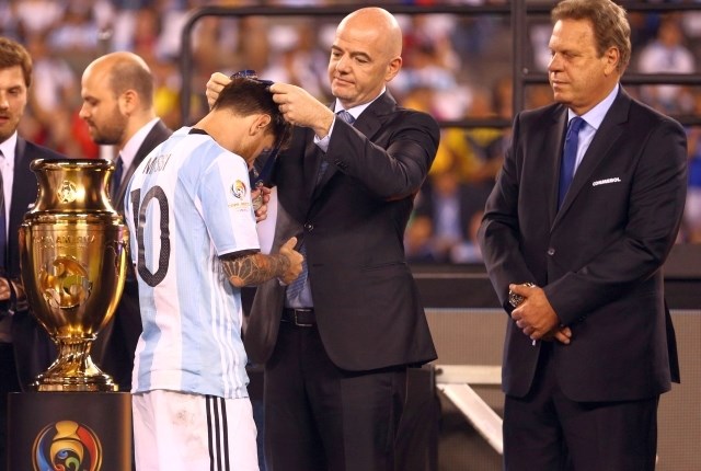 Lovorika za južnoameriškega prvaka se je še tretjič izmuznila Lionelu Messiju, ki je en poraz v finalu doživel tudi na...