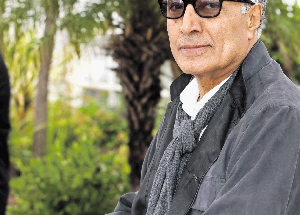 Iranski režiser Abbas Kiarostami med enim svojih številnih obiskov na festivalu v Cannesu, kjer je leta 1997 prejel tudi...