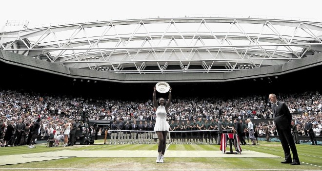Serena Williams nase opozarja tako s športnimi uspehi kot z izjavami.
