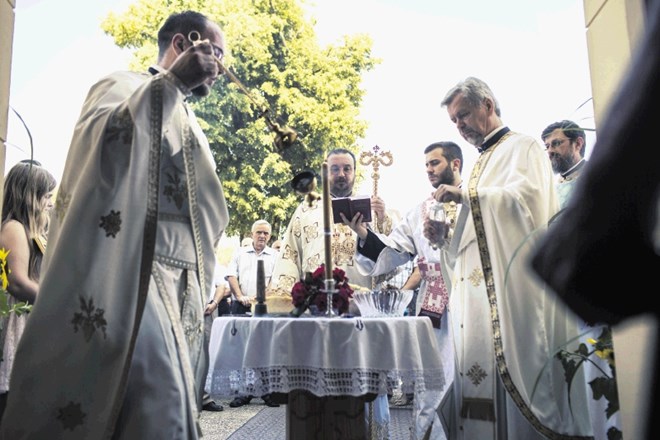 Čeprav je bil včeraj delovni dan, se je pred cerkvijo v Miličih zbralo veliko pravoslavnih Belokranjcev ter pravoslavcev iz...