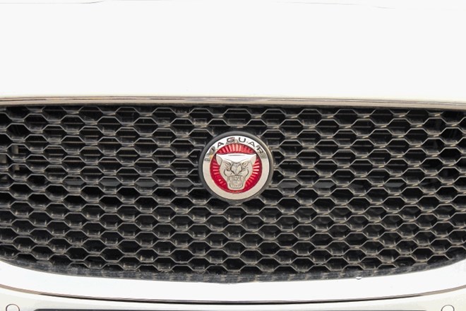 Jaguar XF: Drugačen pogled